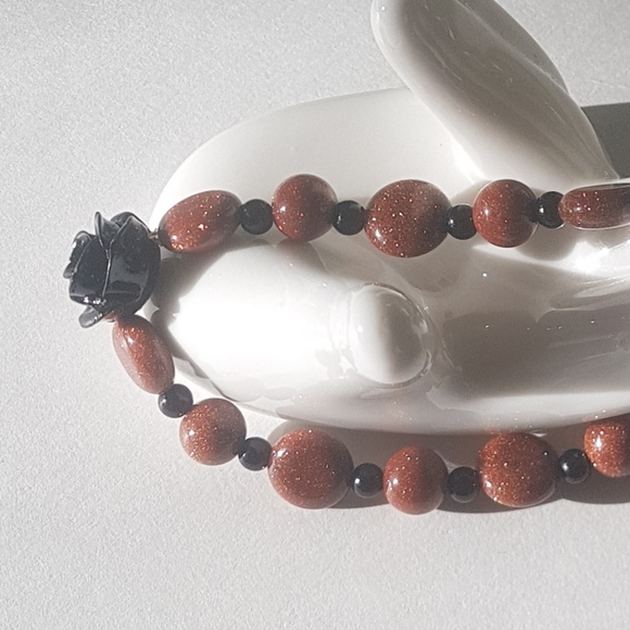 🌹 Rose Gold Flower Beaded Bracelet - Picture 3 of 6